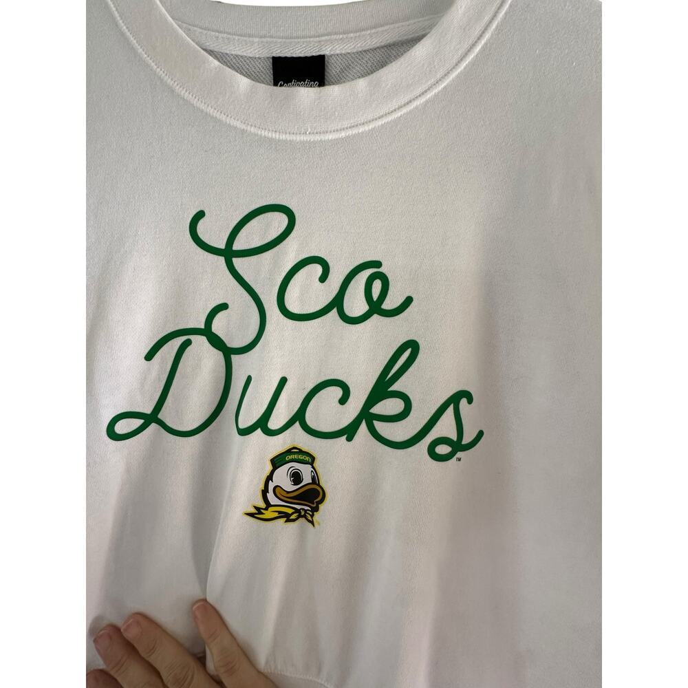 Captivating NCAA Sweatshirt Oregon Ducks Terry Crew Neck White Size Small - Picture 3 of 10